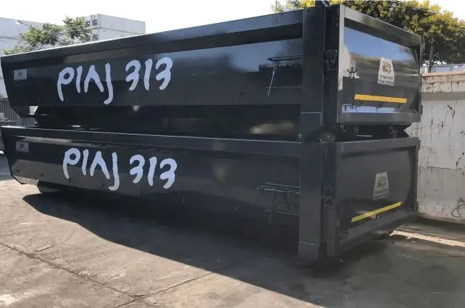 מכולה לפינוי פסולת תעשייתית