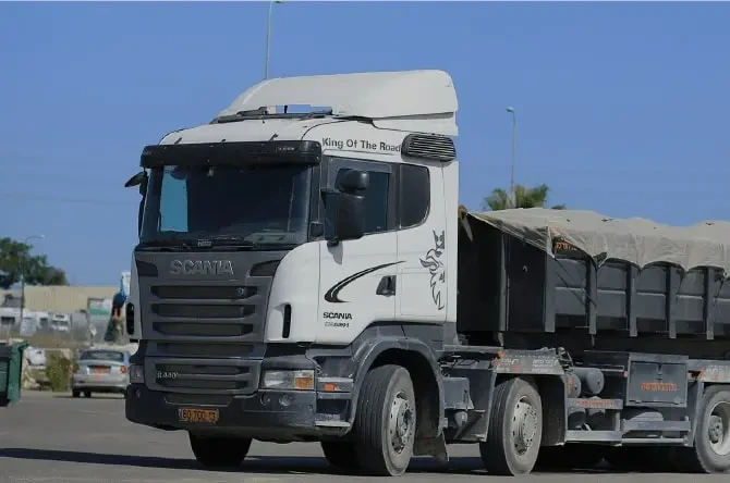 משאית להובלת פסולת תעשייתית