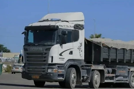 משאית להובלת פסולת תעשייתית